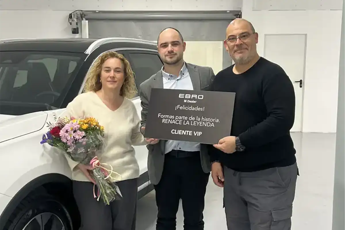 Entrega del nuevo EBRO s700 a los clientes en EBRO M Dealer