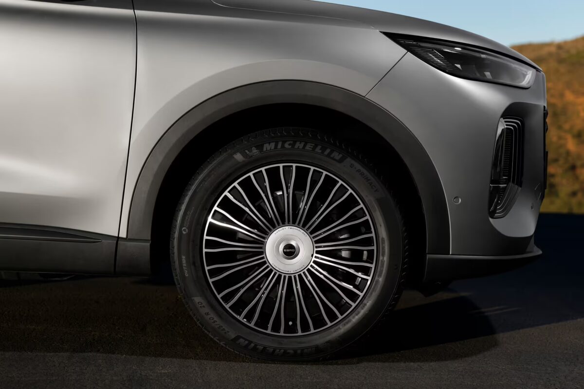 xlarge_EBRO_s900_exterior_5_51a57e82fd